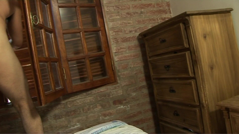 Lucky Perverts: Prsatá blonďatá kočka tvrdě vrazila na postel