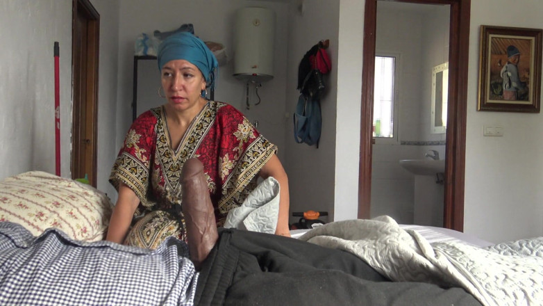 Souzan Halabi: Pulizia trucchi con turista nero in hotel a Istanbul