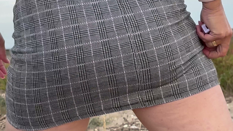 PussyGalorious: Olhando para o meu vestido ao ar livre em meu...
