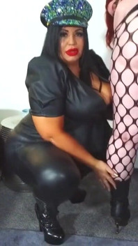 Mia a Rue - MILF strap on lesbičky