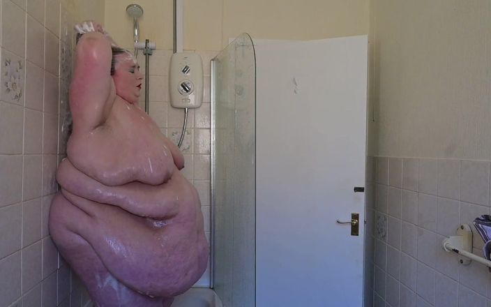 SSBBW Lady Brads: Zeiță la duș