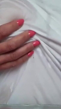 Orgasme Puting Dan Menyejukkan Dengan Membasahkan Baju-T Saya