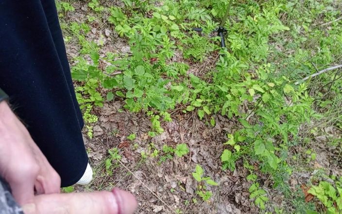 Zona901: Svärmor suger min kuk i en park och sväljer het...