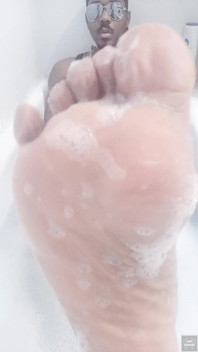 I Wash My Body in the Bath (2025)
