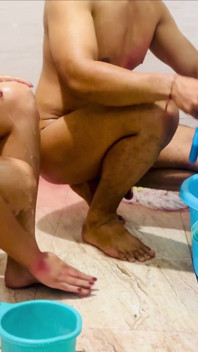 Melakukan kerja kotor dengan adik ipar di Holi, seks di tempat terbuka