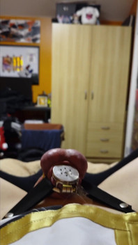 Düz bekaretli kadın boşalmak için vibratör kullanıyor