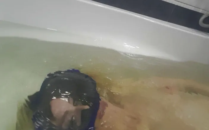 LarisaCum: Immersion and breathing in snorkeling mask