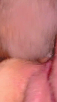 POV: freche ehefrau gibt ihrem arsch in nahaufnahme anal, sperma im mund