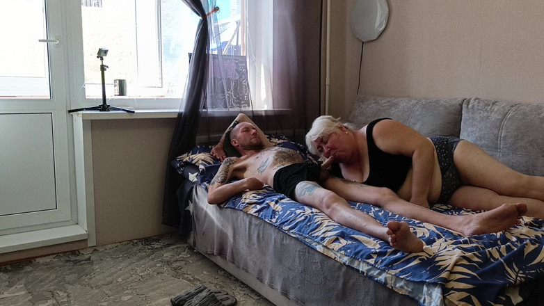 Zona901: Poranek rozpoczął się od lodzika i wypełniania ust mojej macochy...