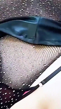 Rondborstige latina neukt haar sugar daddy op het balkon - risicovolle openbare seks