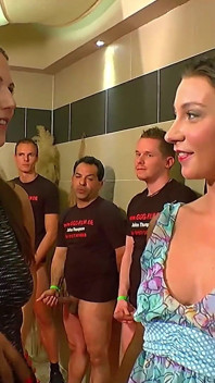 Hot Ggg Bukkake - Dziwki ssie i dostać wytryski na twarz