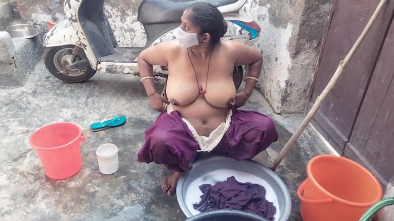 Yourgeeta8899: Ho visto la bella giovane sorellastra mentre si lavava di...
