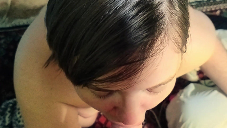 SchoolPrincess: Divoká milfka s velkými prsy živí neúprosné kouření