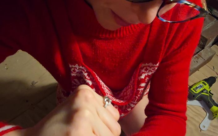 SexyGamerMomma: Elle le chevauche près de sa bite pour obtenir ce...