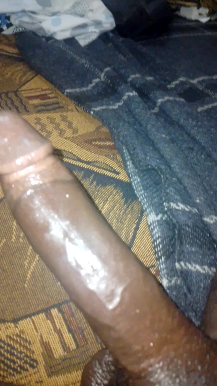 Bigdick12: Kim büyük zenci yarağımı denemek istiyor