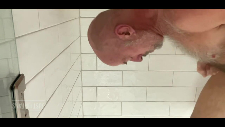 Guy Grey: Guy Pissing