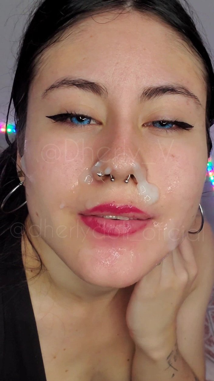 DherlyDoll: 그녀의 얼굴에 사정하고, 그녀는 매우 창녀이고 그녀는 그것을 사랑해!