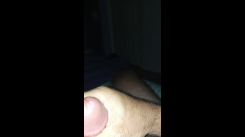 Midsouth Foot Fetish: 털이 무성한 통통한 몸매를 과시하다