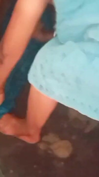 Tamil ciocia kąpiel wideo porno w wiosce