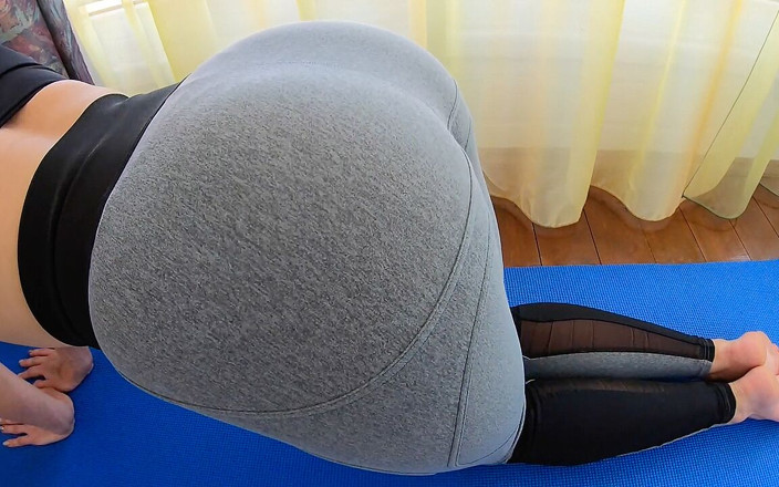 Alisa Lovely: Regardez-moi Faire Du Yoga En Leggings Serrés