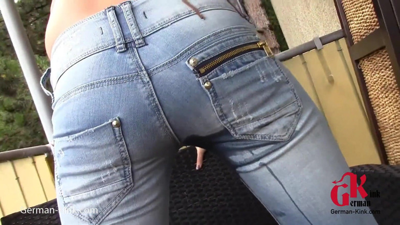 German Kink: Jeans piss outdoors