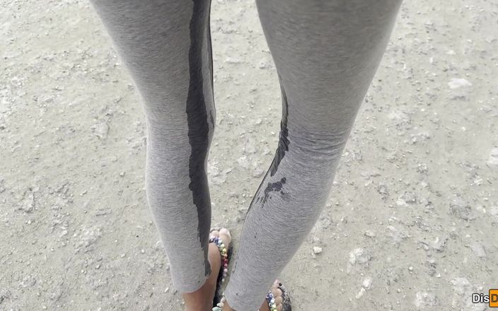 Dis Diger: Filmed a Crazy Girl Wetting Her Legging in Public