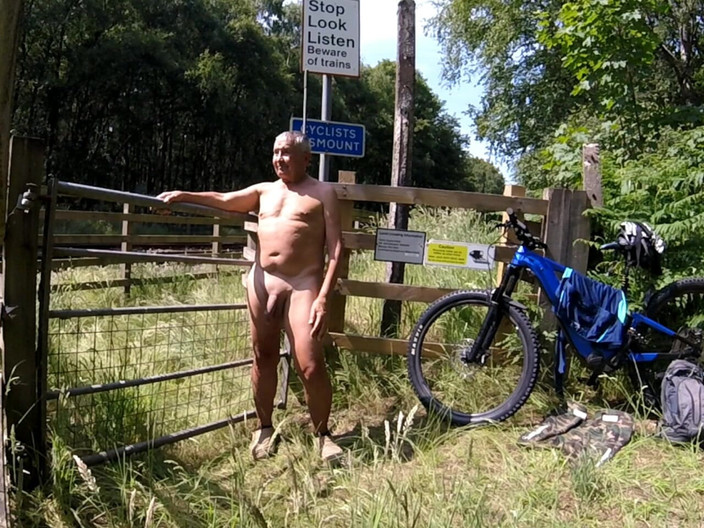 Andy: चलो 33 2025