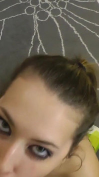 Sexy Roztomilá školačka Kimber Lee dostane nedbalý výstřik na obličej!