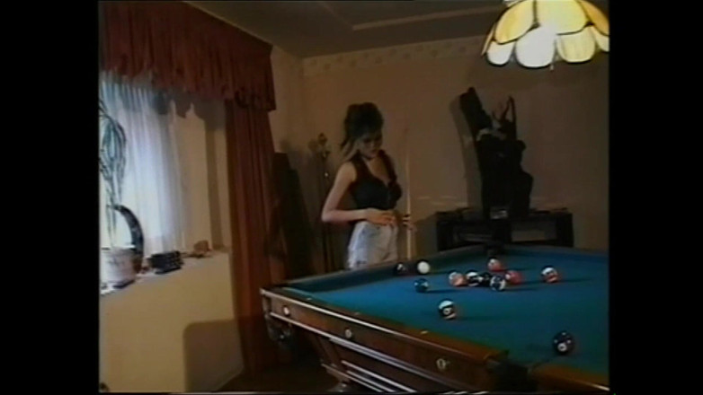 Muschi movie official: Sensuale Mentre Gioca a Biliardo