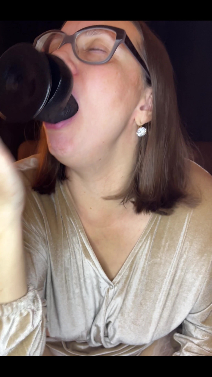 Crypto Mommy: 我想把你的鸡巴放在我的手掌里