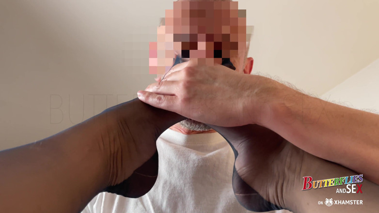 ButterfliesAndSex: Obrovské stříkání mrdky od nevlastního otce na moje nylonové nohy!