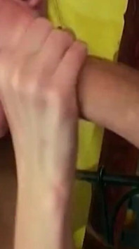 배다른 여동생의 작은 젖탱이를 가지고 노는 배다른 아들