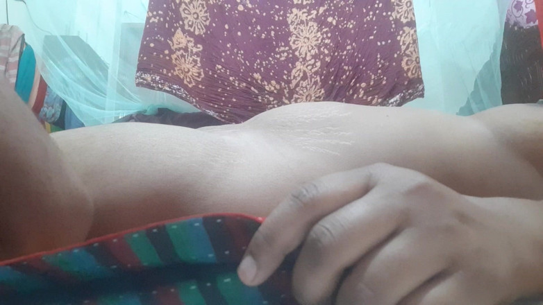 Rayhan0099: मेरी पत्नी को दूध पिलाने में बहुत मज़ा आता है, मैं दबाती हूं और दूध चूसती हूं, वह मेरे चेहरे को चाटकर उत्साहित हो जाती है और फिर मैं उसे इस तरह चोदता हूं।