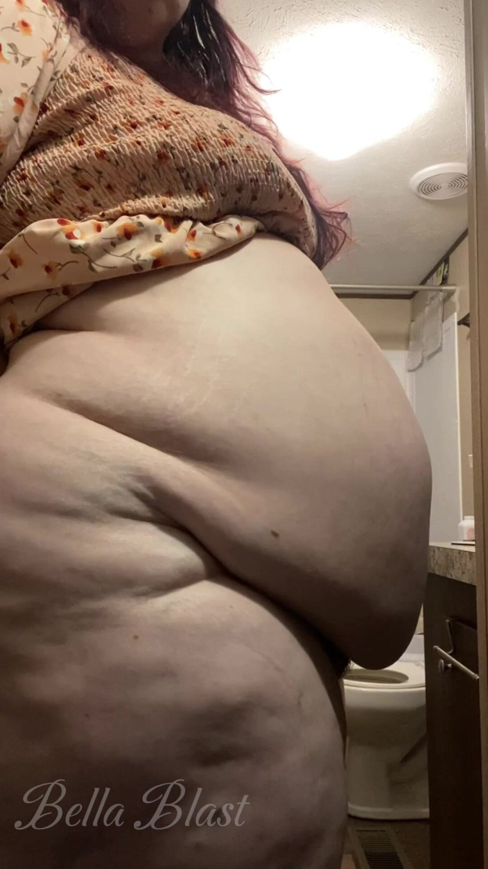 BellaBlast: Your Destiny Story: Consumed: a Giantess Indulgence