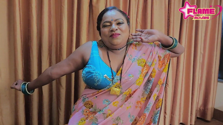 DesiHeat Studio: Tante bahenol tharki desi si tante seksi dengan pantat bahenol...