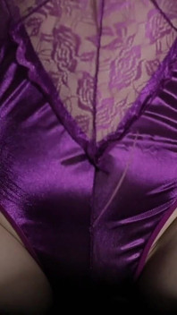 Ehefrau trägt super sexy satin-dessous, in entot bis befriedigt