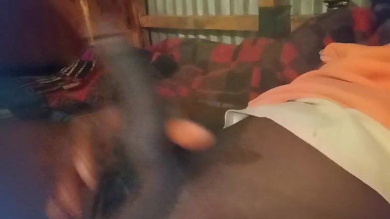 Sexyjayla254: La trans keniota sexyjayla254 ci mostra il suo grosso cazzo...