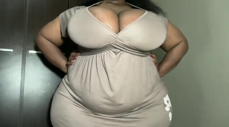Legendary Booty Overdose: Cewek semok kulit hitam lagi asik muasin memeknya sendirian di...
