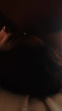 Ukázal jsem domácí služce sex video a její kundička byla mokrá