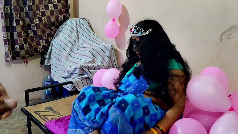 Annubhabhi4: Casnică indiană de ziua ei