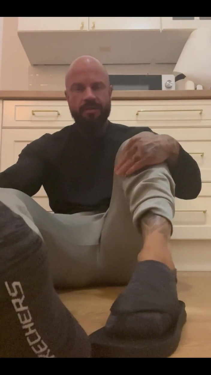 Jasons feet: Tôi làm cho bạn ngửi mùi hôi thối của tôi