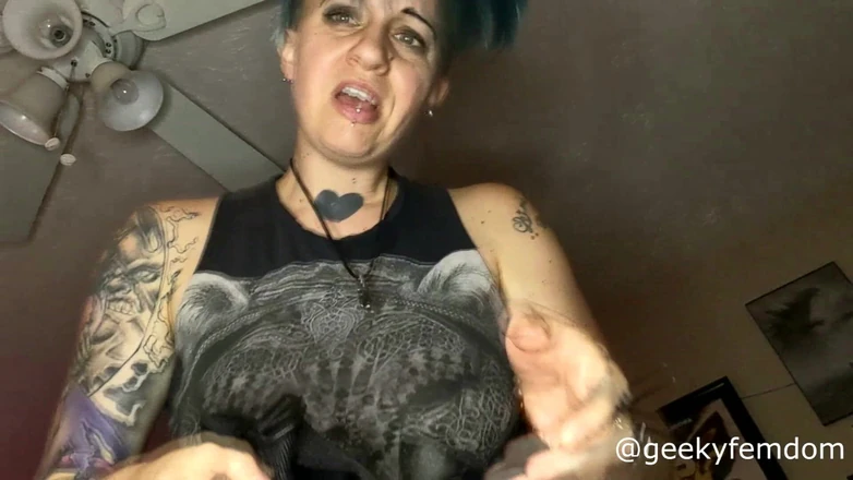 Geeky Femdom: Capturando Chris, o aniversariante