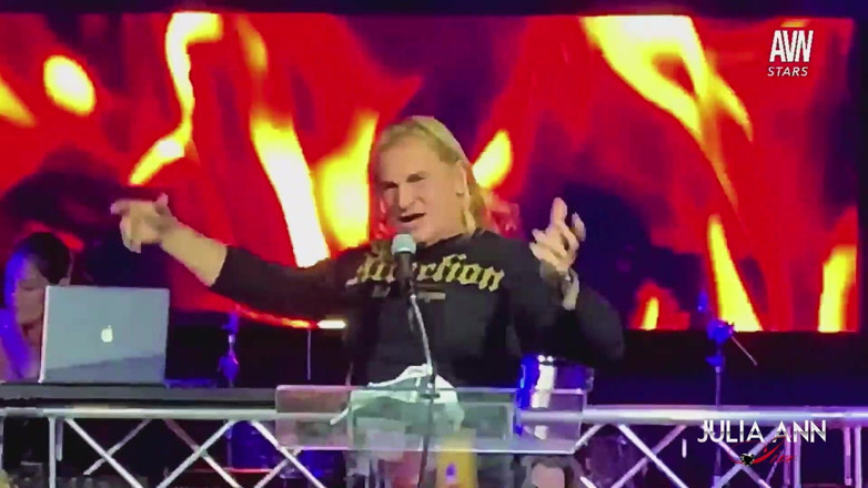 Julia Ann: Avn rang của tôi tiếp tục! Evan Stone!