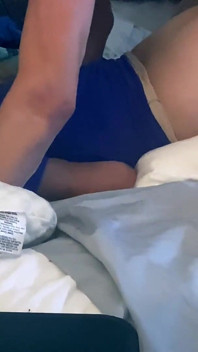 복종하는 금발의 옆에서 후배위 클로즈업