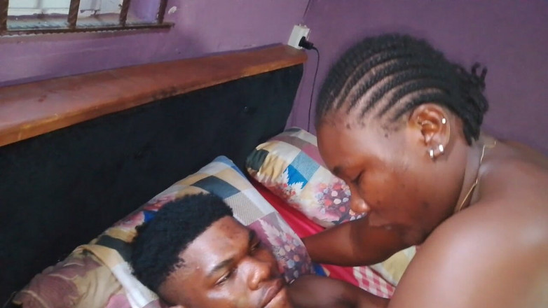 Creamyshuga: Elle a baisé son demi-frère dans sa chambre