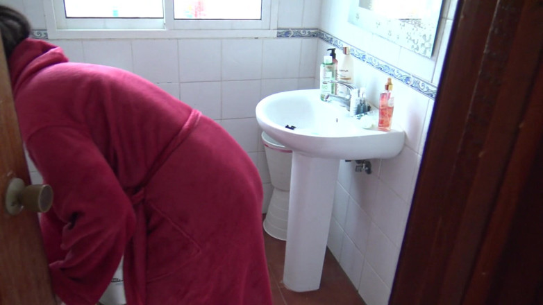 Stepmom Susan: Horny Stepson Begged Me Piss in Front of Him so...