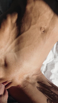 Der beeindruckende Fitnesstrainer gibt eine private lektion