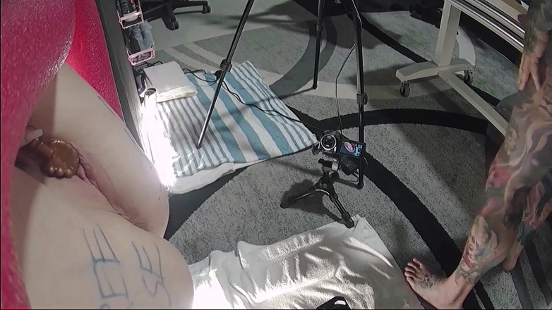 Phoenix Rizin': Orgasmos e gloryholes