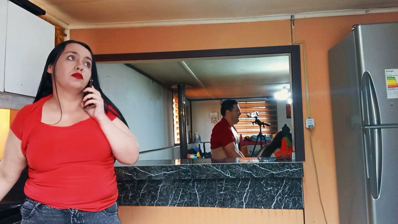 Kellyhotstepmom: Follando a La Amiga De Mi Esposa Mientras Ella Está...