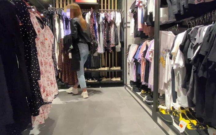 Addy Broke: La ragazza ha elaborato l'acquisto proprio nello spogliatoio